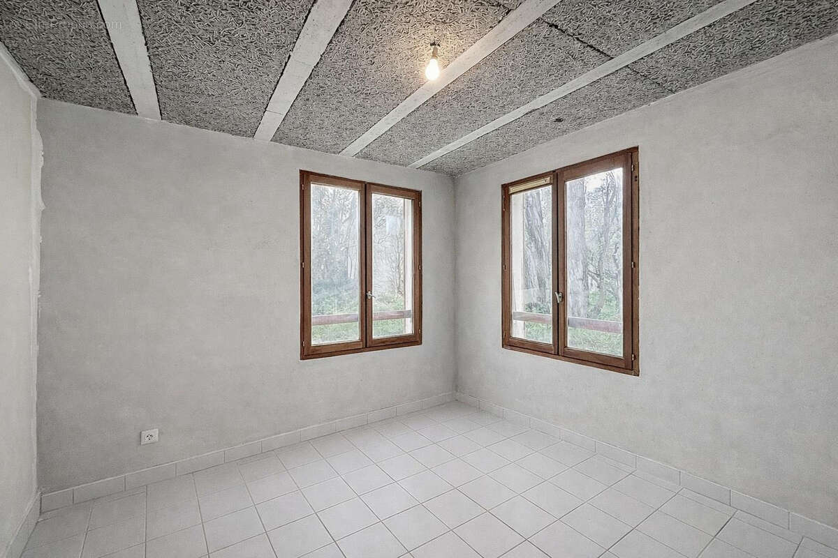 Maison à fort potentiel avec double garage à Rodès - photo 12