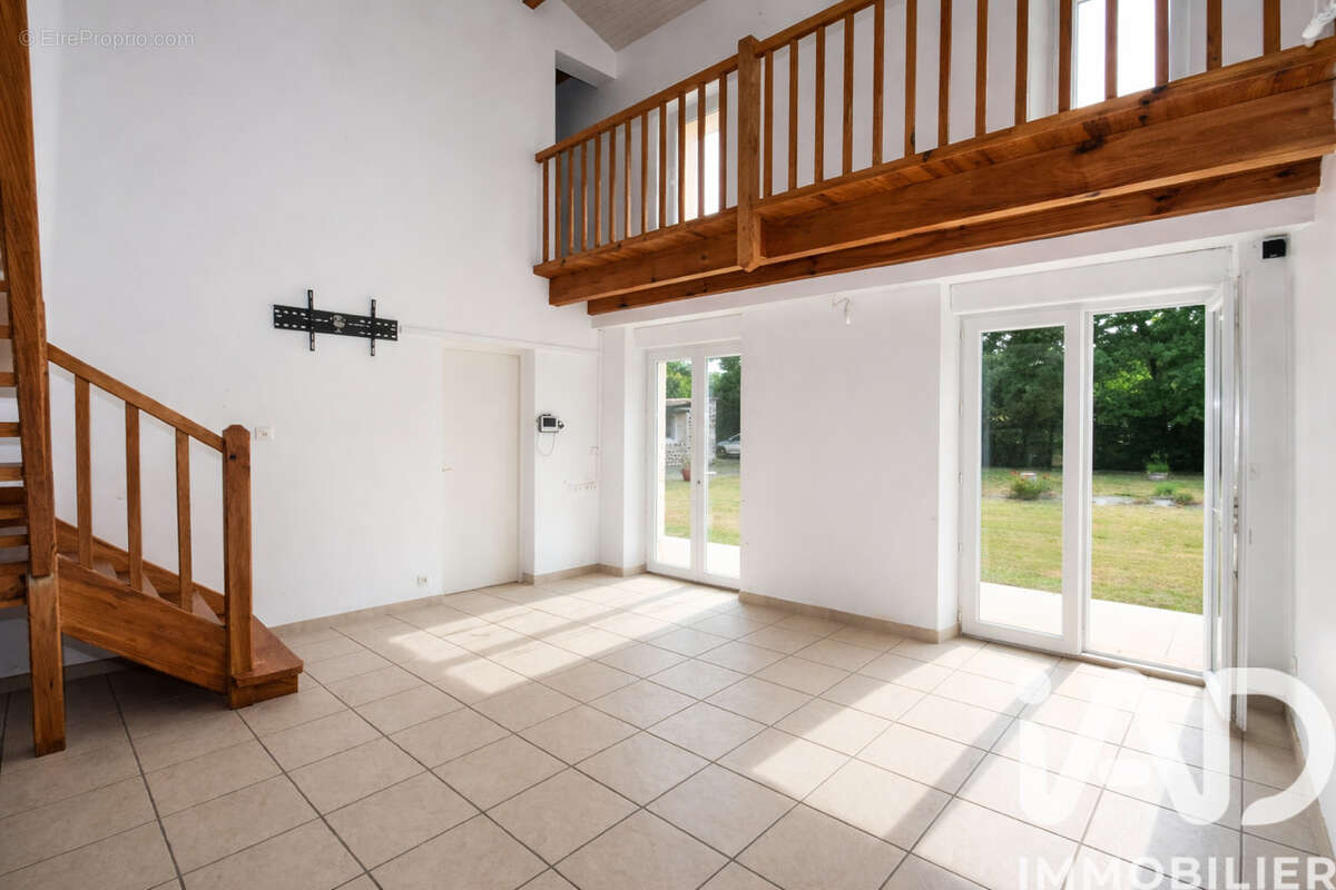 Maison 260 m² à Saugnacq-Et-Muret  - photo 5