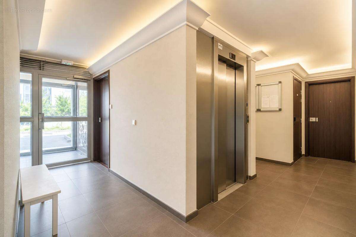 Appartement à LA GARENNE-COLOMBES