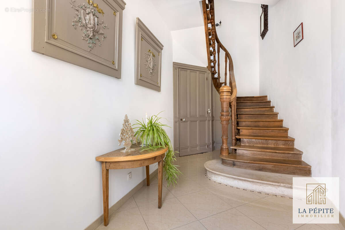 Domaine historique avec revenus locatifs immédiats et potentiel exceptionnel - photo 11