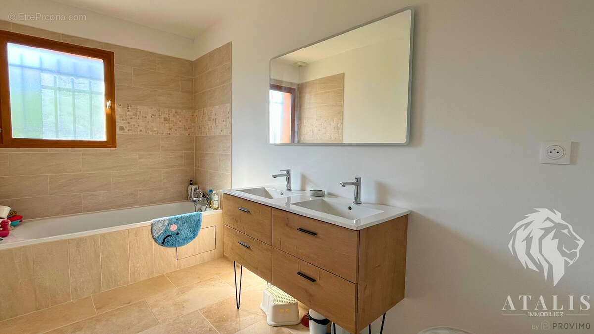 Maison indépendante 5 chambres   terrain 1000 m2 avec piscine   138m2 - photo 12