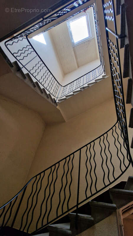 Immeuble de rapport avec local commercial et 3 appartements à Bourdeaux - photo 12