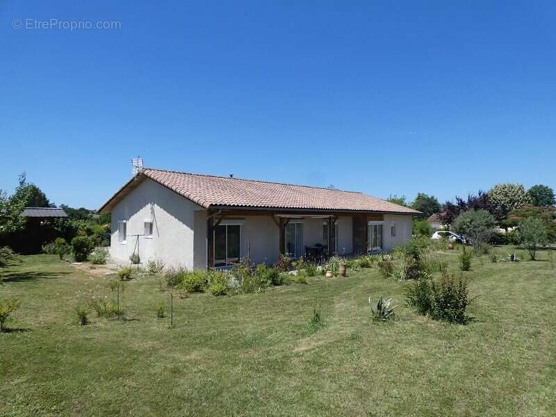 Maison à VIC-FEZENSAC
