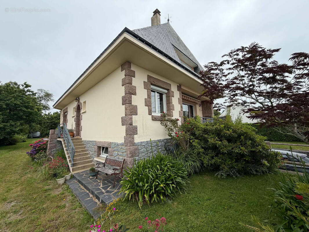 Maison à CAMORS