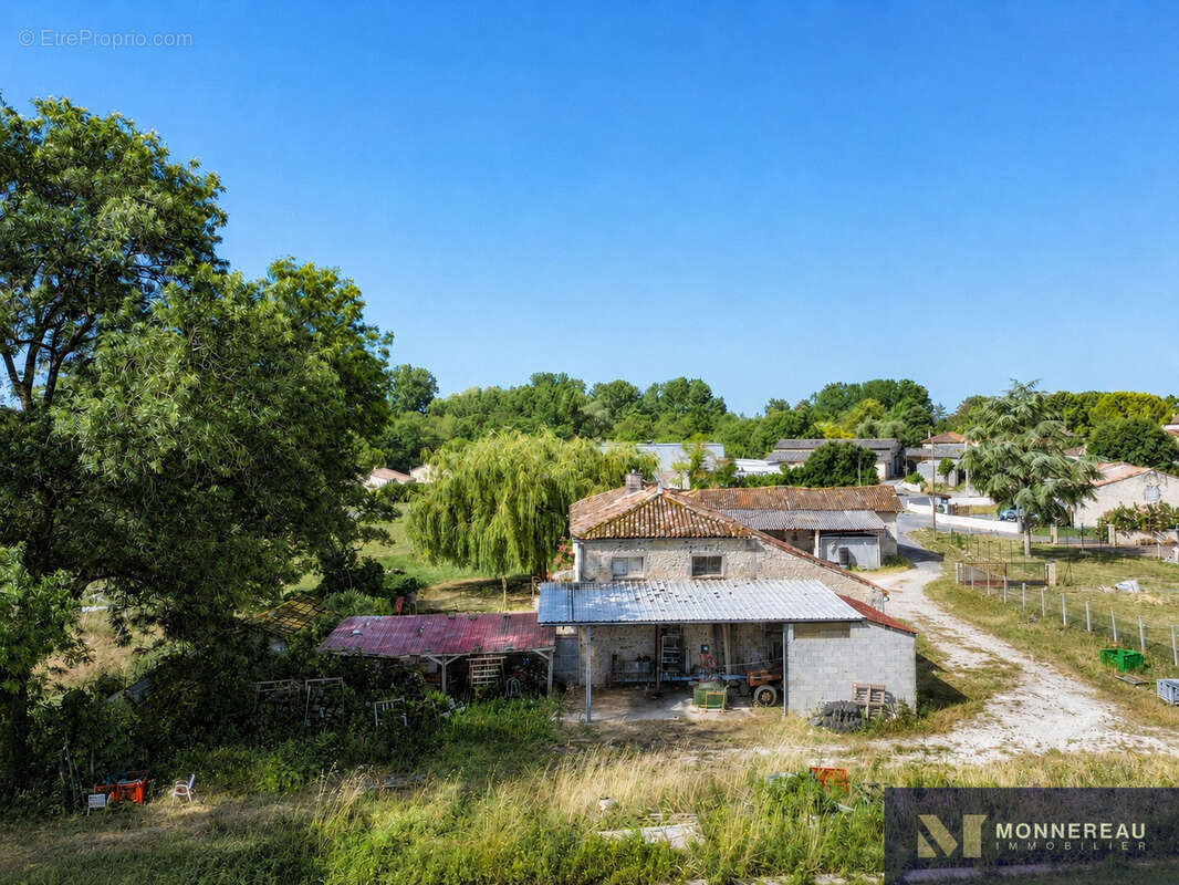 Maison ancienne avec grand jardin et dependances - photo 16
