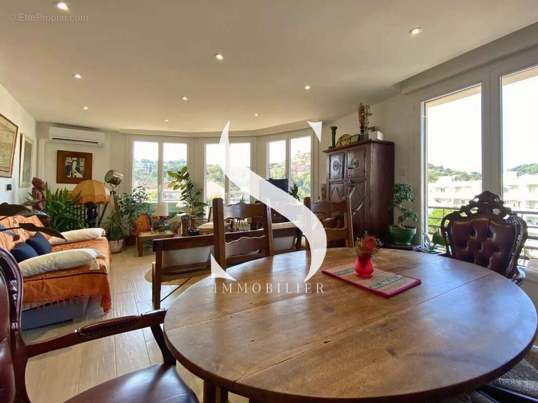 Appartement à VALLAURIS