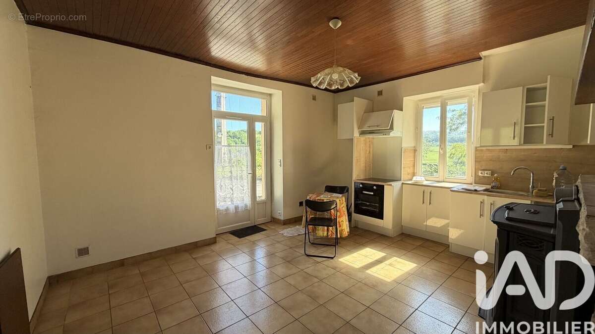 Maison 64 m² à Naussac  - photo 9