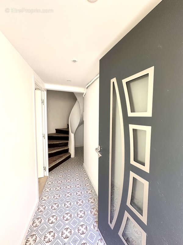 Appartement à CEYRESTE