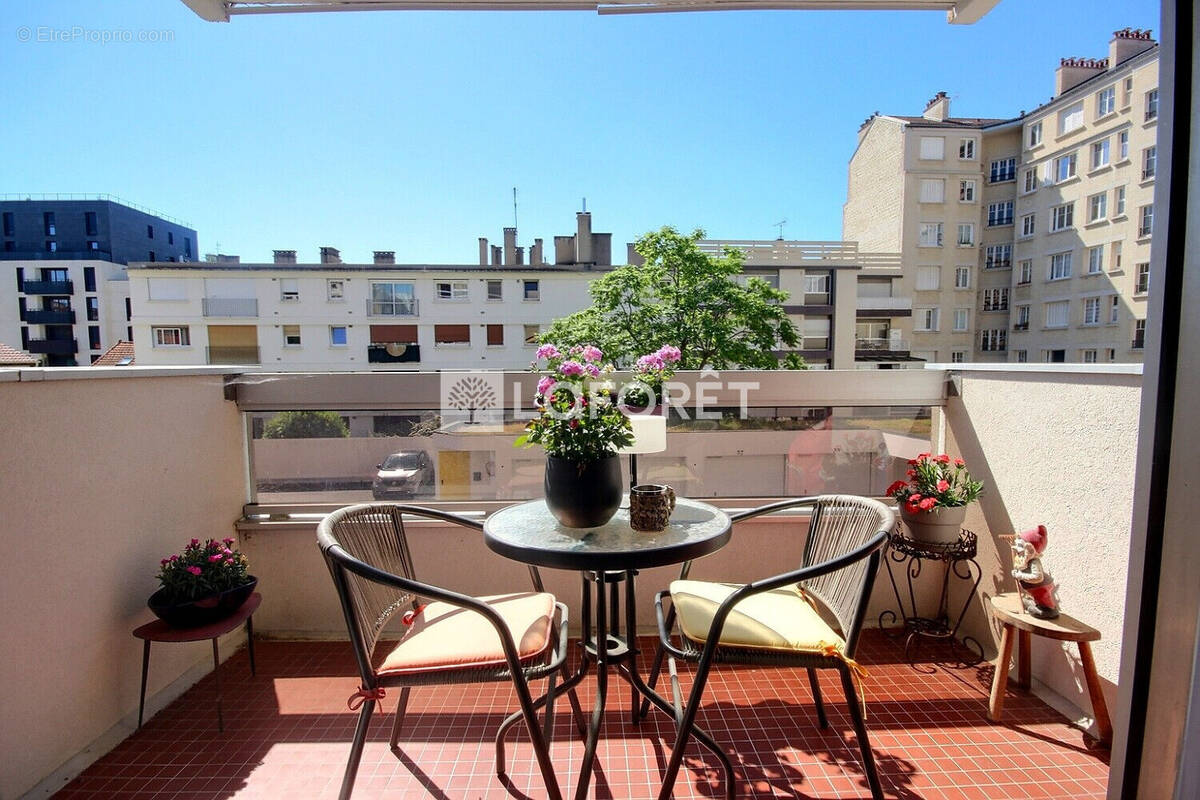 Appartement à COURBEVOIE