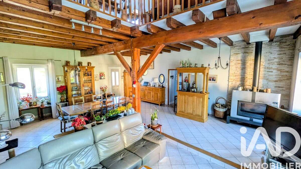Maison 180 m² à Hauterive  - photo 7