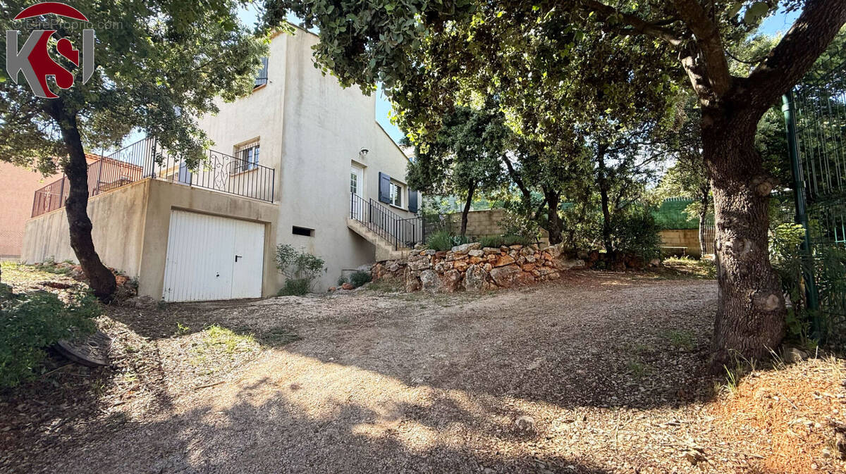Maison à SEILLONS-SOURCE-D'ARGENS
