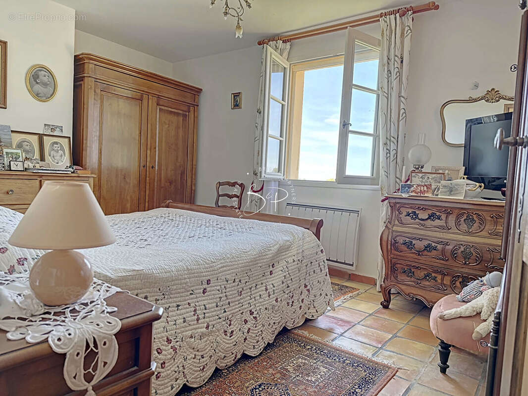 TOURTOUR A VENDRE belle propriété 5 chambres 3700 m2 de terrain - photo 14