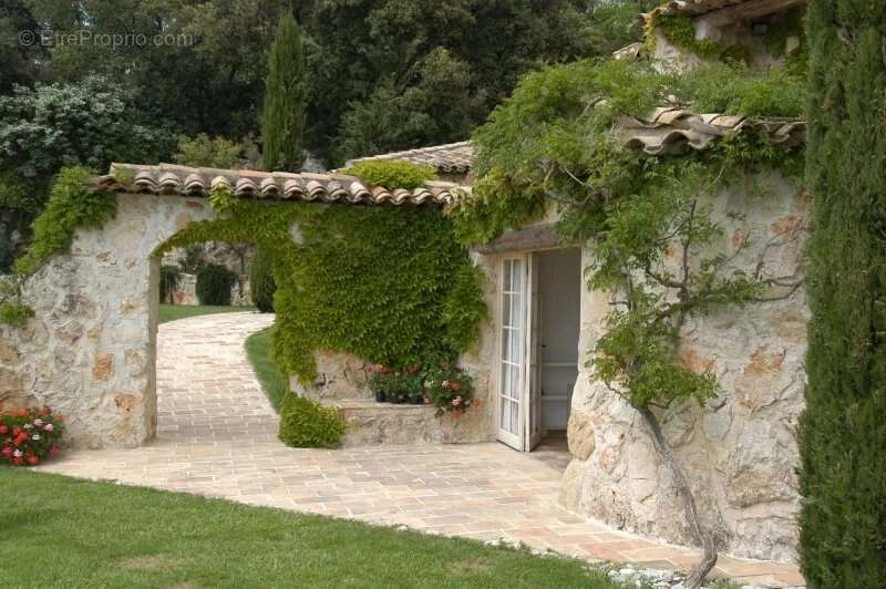 Maison à TOURRETTES-SUR-LOUP
