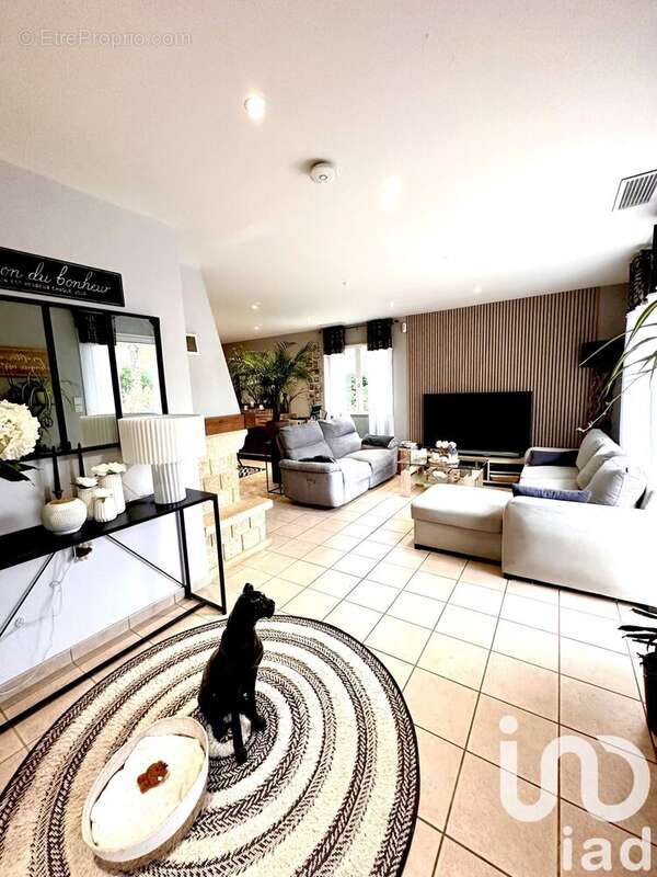 Maison 111 m² à Jaillans  - photo 9