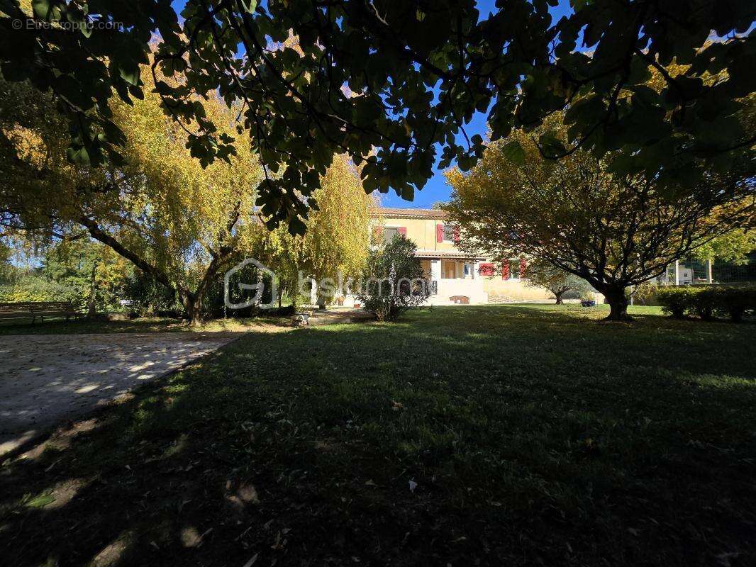 Maison à SAINT-JULIEN-DE-PEYROLAS