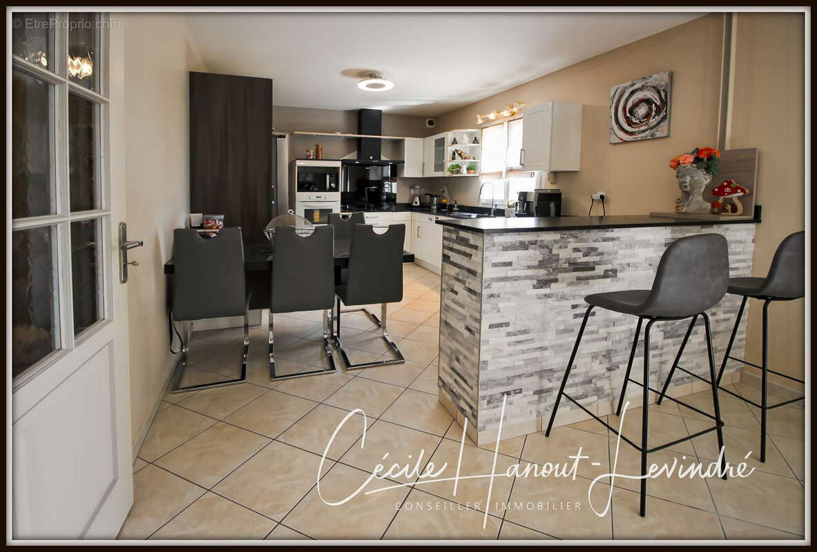 PLEINE-FOUGERES - Plein Bourg - 130 m2 - 4 chambres (dt 1 rdc) avec garage et dépendance - Terrain 777 m2 - photo 13