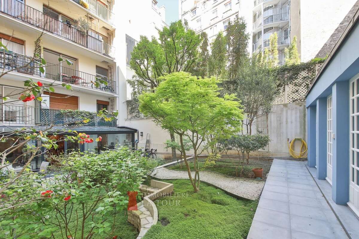 Appartement à PARIS-16E