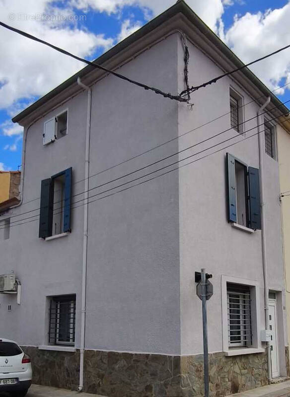 Maison à SAINT-LAURENT-DE-LA-SALANQUE