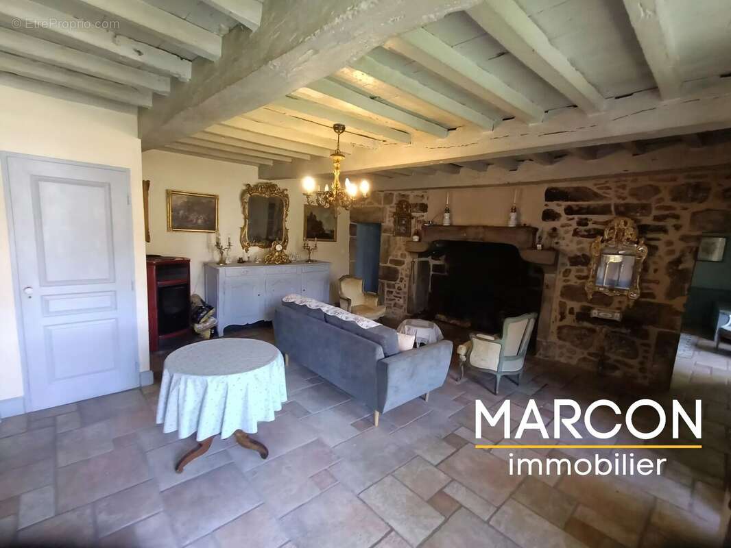 Maison à LE MONTEIL-AU-VICOMTE