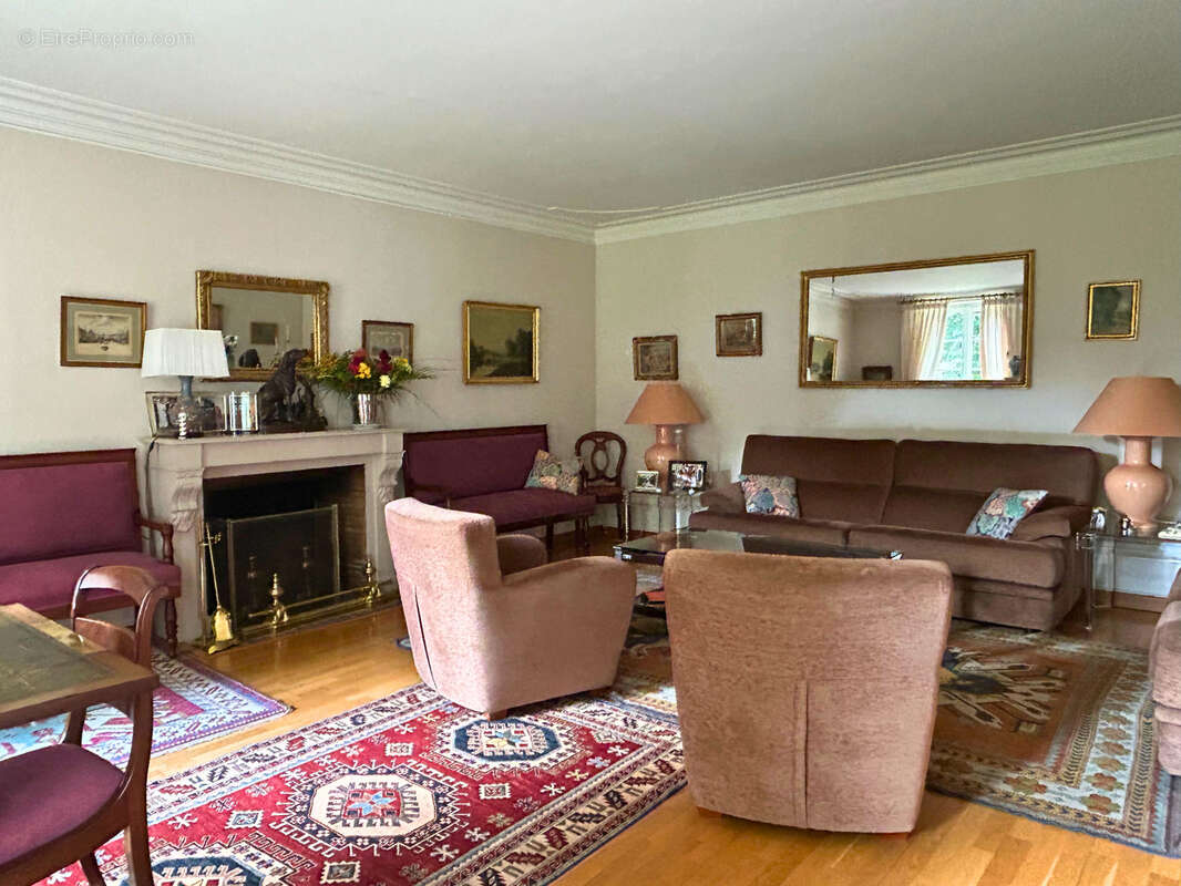 MAISON DE CARACTÈRE en pierre avec 5 chambres, garage et piscine à COGNAC - photo 4