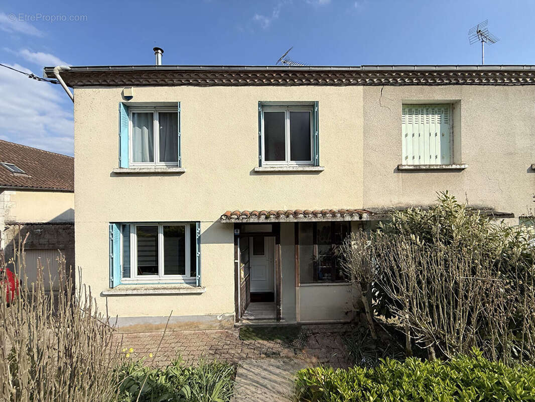 Maison à CHAMPCEVINEL