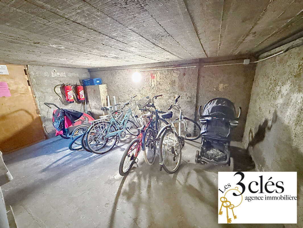 T3 traversant 57 m2   Dernier étage   La Cassine   Cave 12 m2   Parking - photo 19