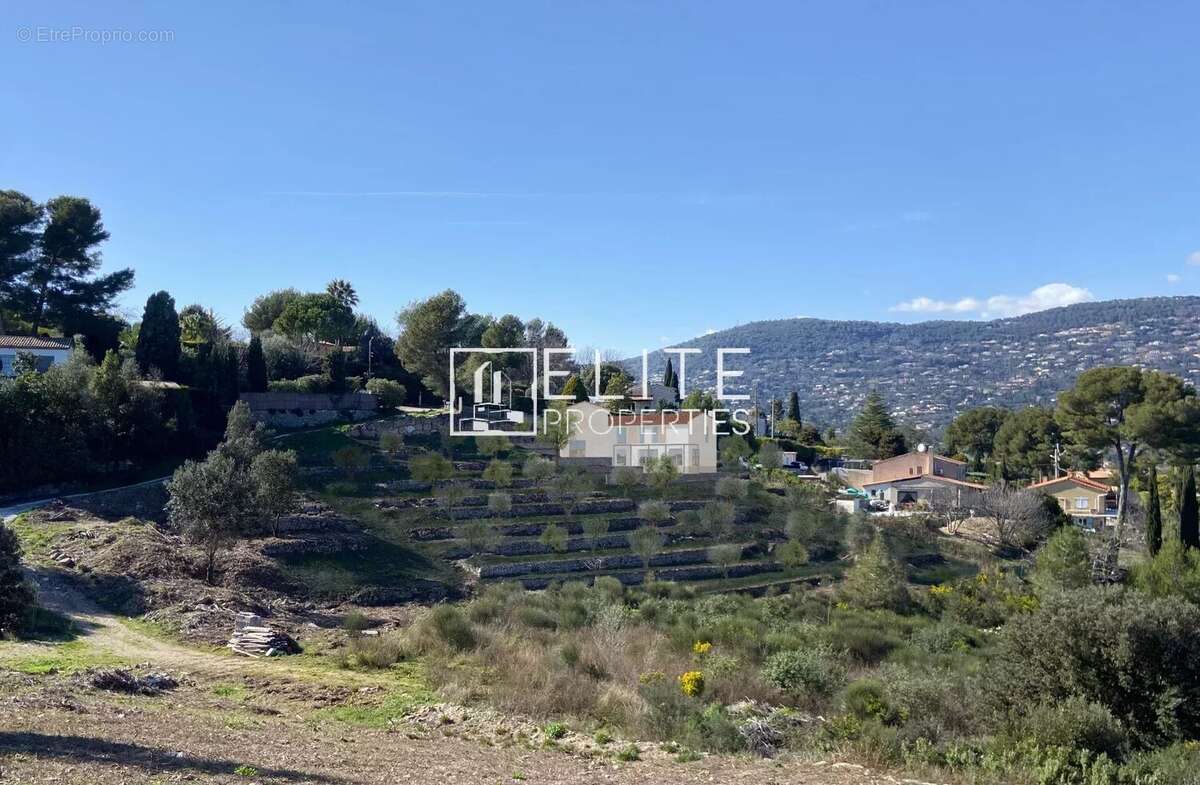 Terrain à PEYMEINADE