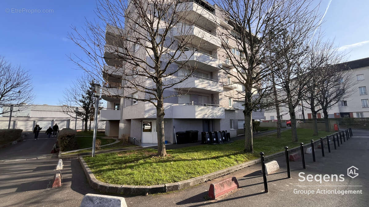 Appartement Dugny 3 pièce(s) 68 m2 - photo 2