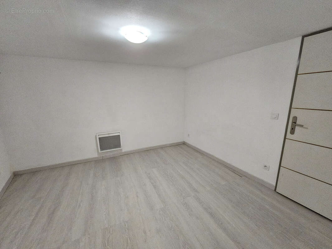Appartement à EGUILLES