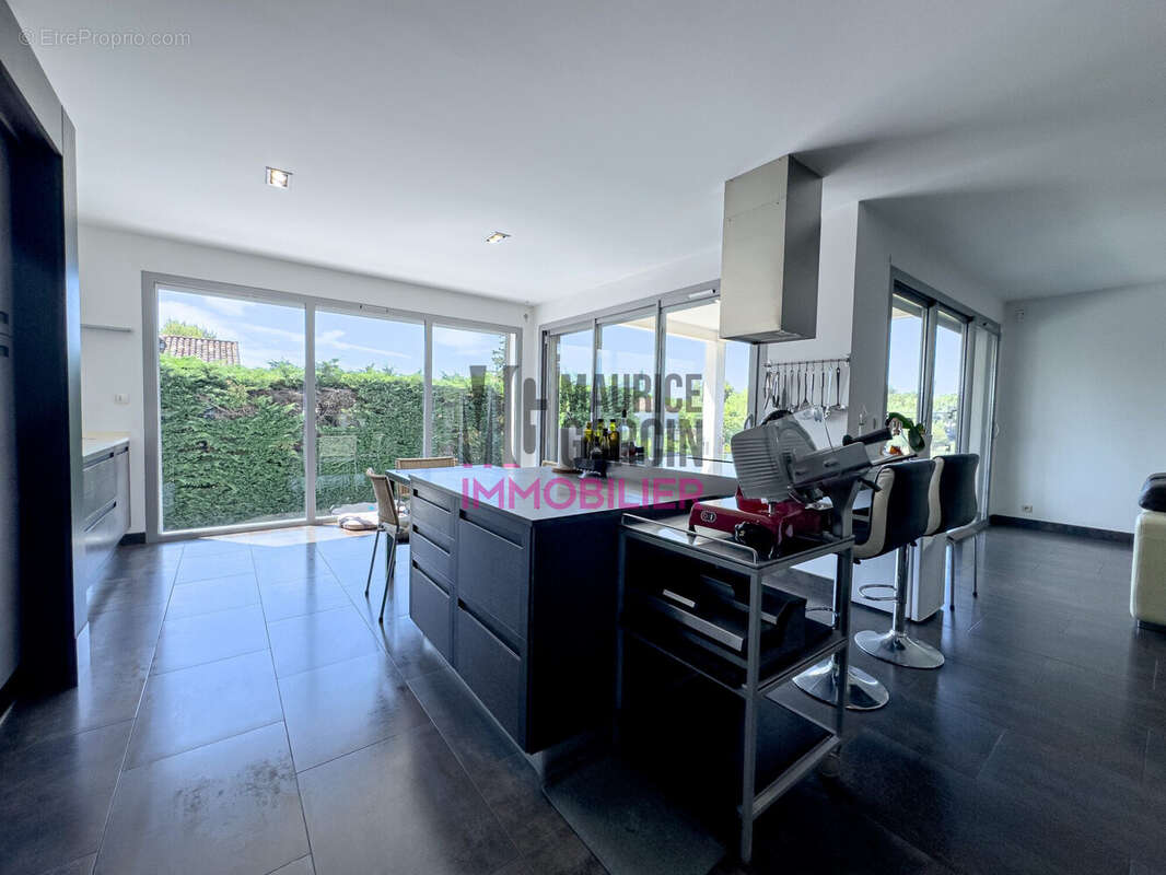 Maison 391 m² à Bedarrides  - photo 4