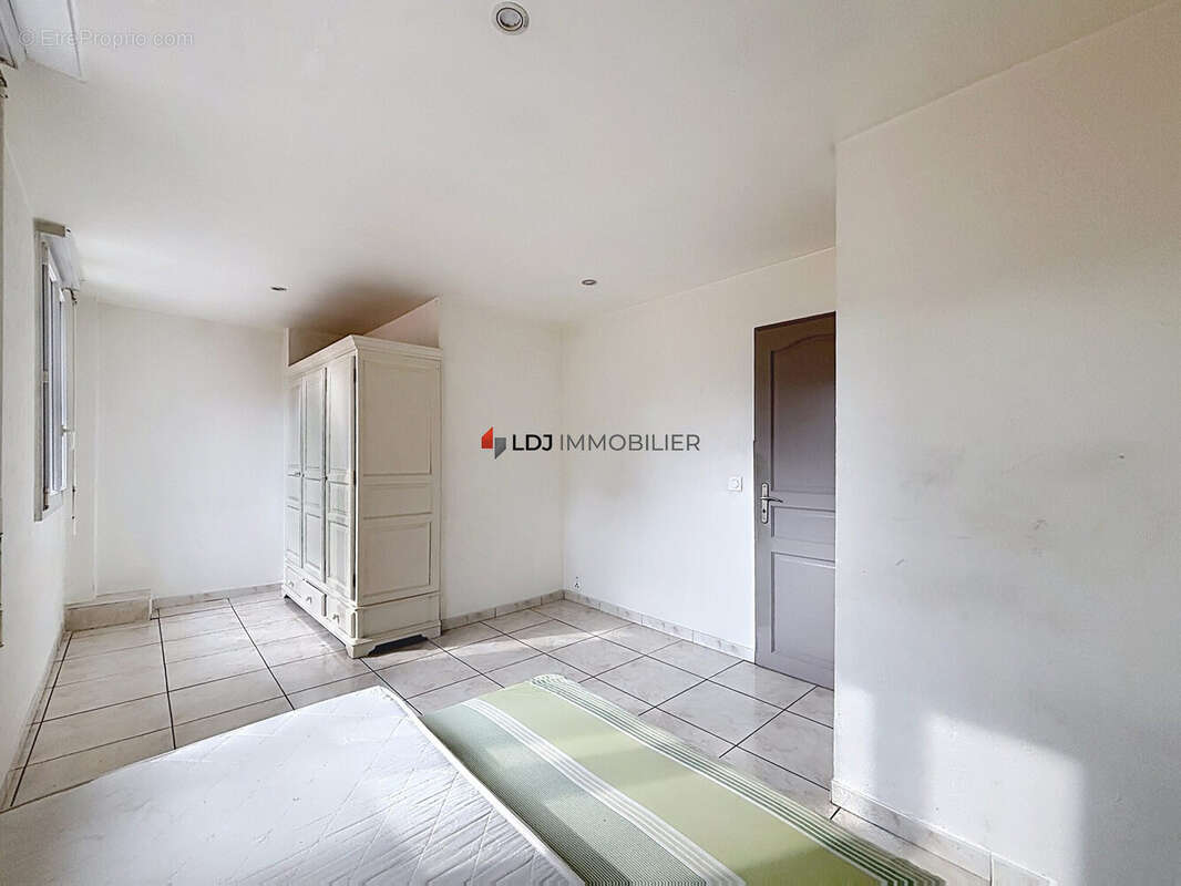 Appartement 101 m² à Prades  - photo 6