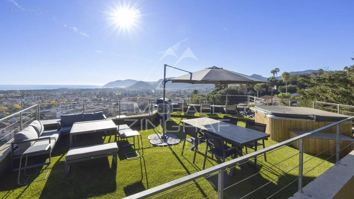 Maison à MANDELIEU-LA-NAPOULE