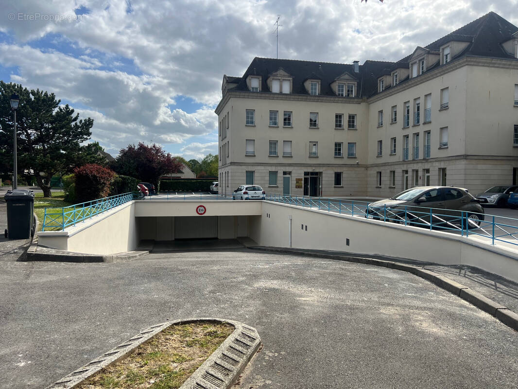 Parking à SENLIS