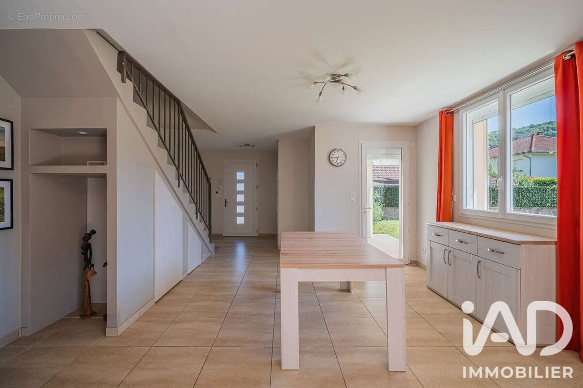Photo 2 - Maison à ECHIROLLES