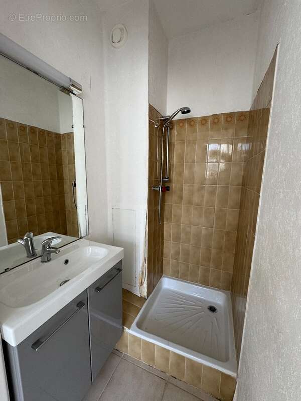 Bel appartement 5 pièces (3 chambres) avec terrasse, aperçu mer, cave et parking privé - photo 18