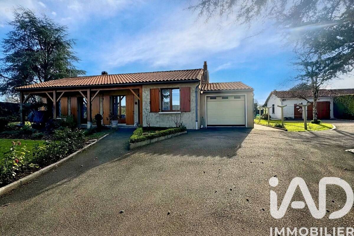 Photo 1 - Maison à CHAMPAGNE-VIGNY