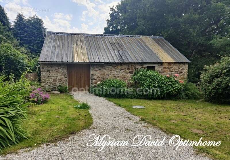 Maison à GLOMEL