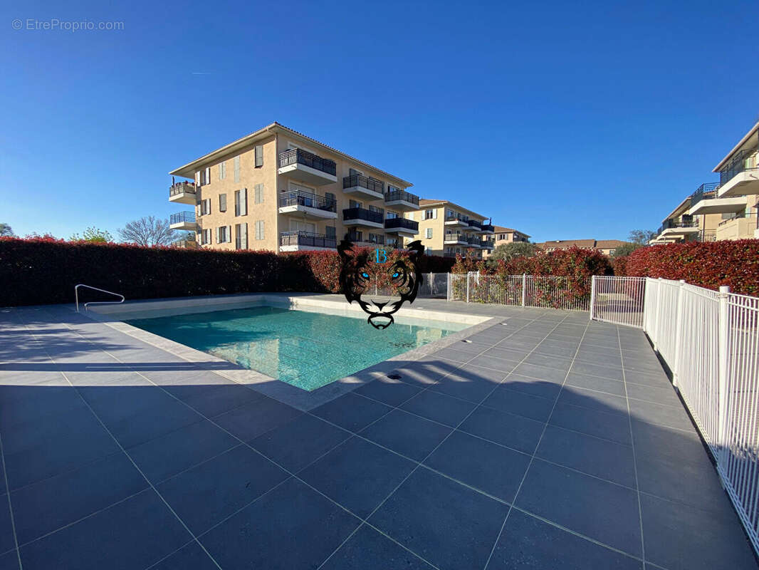 Appartement à LE MUY