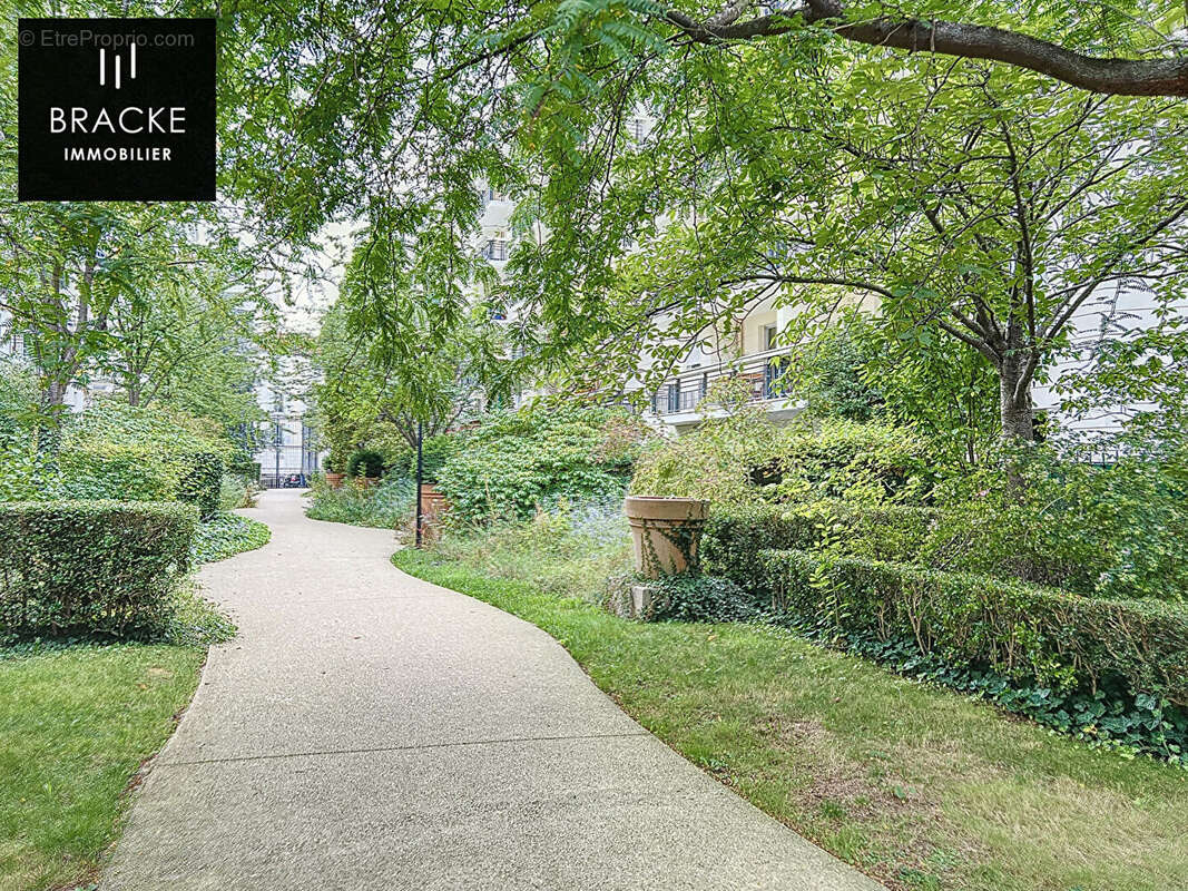Appartement à COURBEVOIE