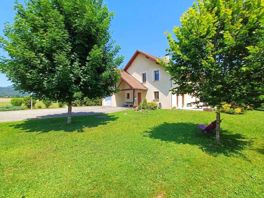 Maison à ENTRE-DEUX-GUIERS