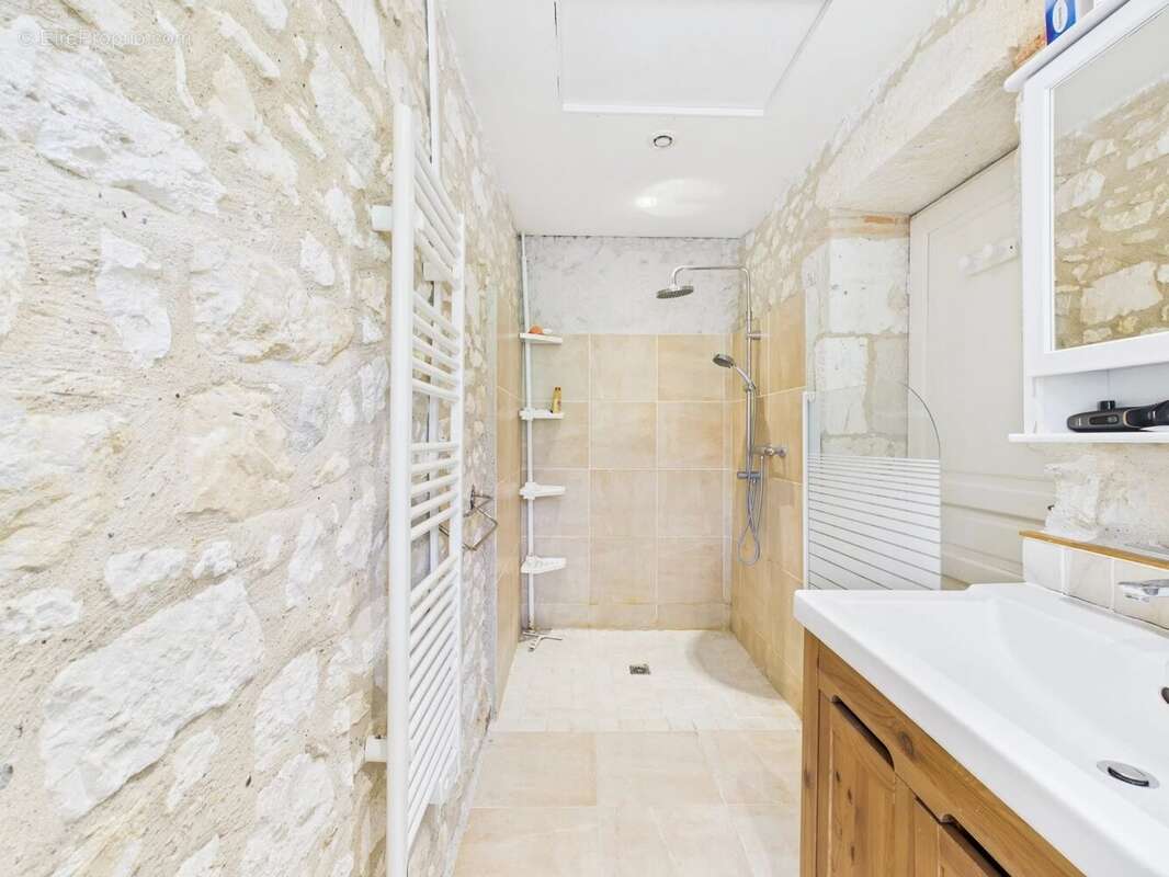Maison en pierre magnifiquement rénovée près d'un village - photo 8