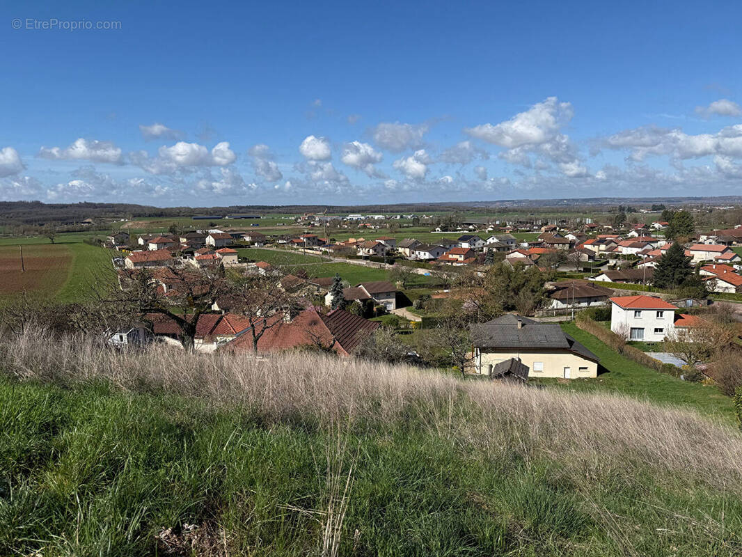Terrain à VAUX-EN-BUGEY