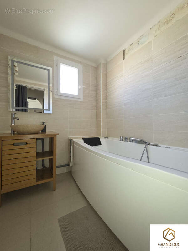 Appartement à MARSEILLE-2E