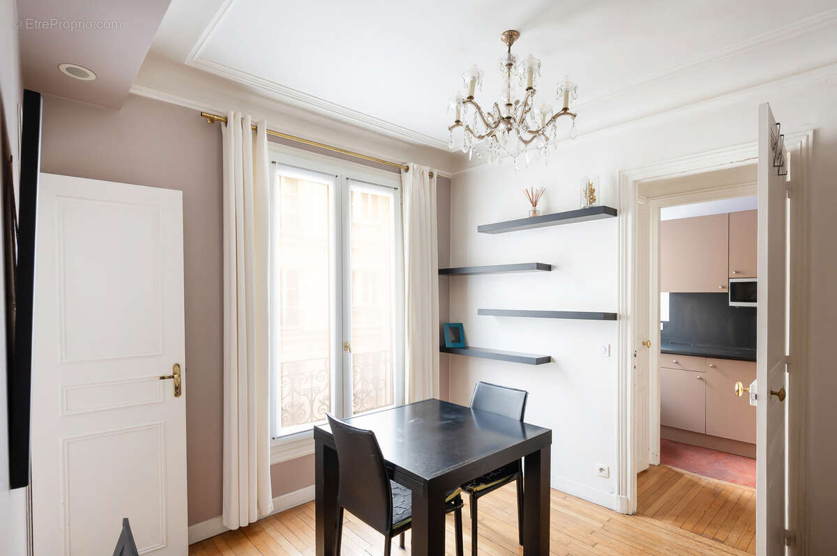 Appartement à PARIS-8E
