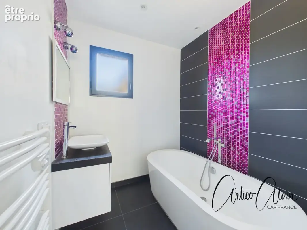 Maison contemporaine de  130 m² avec piscine et terrain 1300 m2 - photo 11