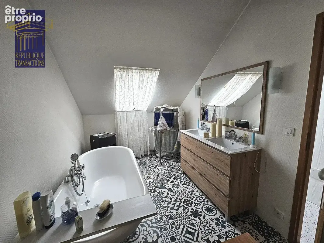 Jolie maison ancienne rénovée avec terrain et dépendance - photo 8