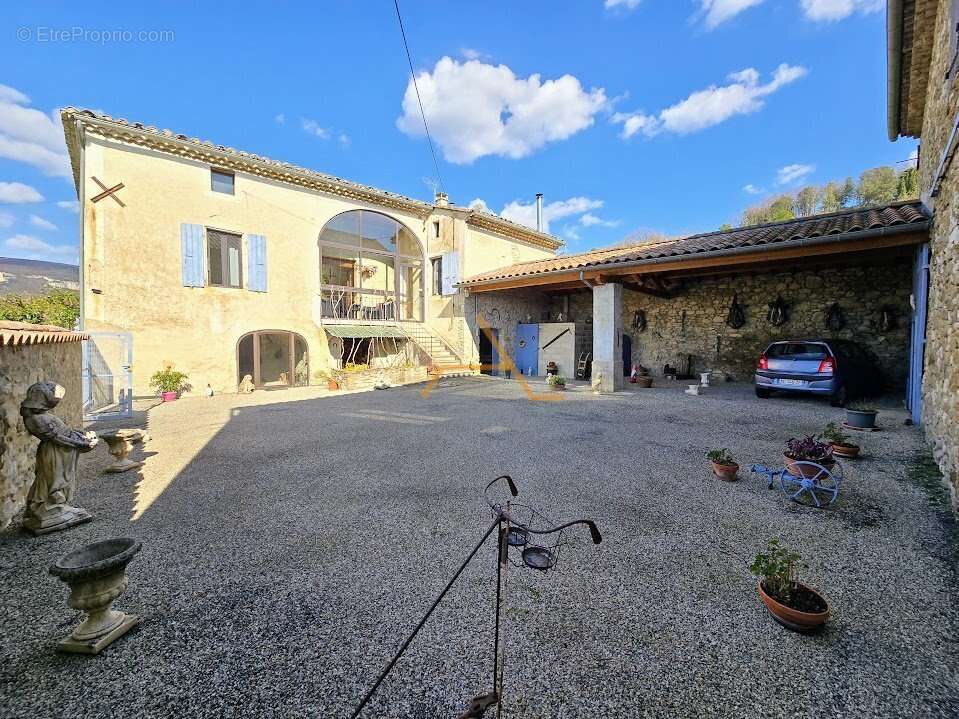 Maison à PONT-DE-BARRET