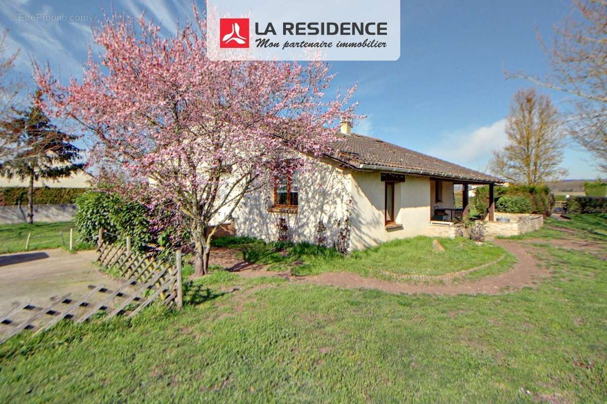 Maison à COURCELLES-SUR-SEINE