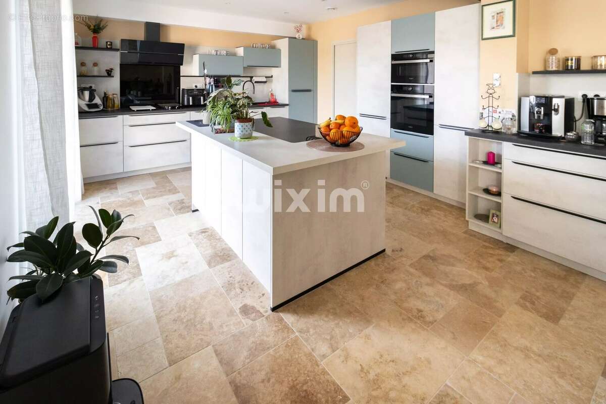 Maison contemporaine de 205 m² avec piscine à Épervans - photo 6