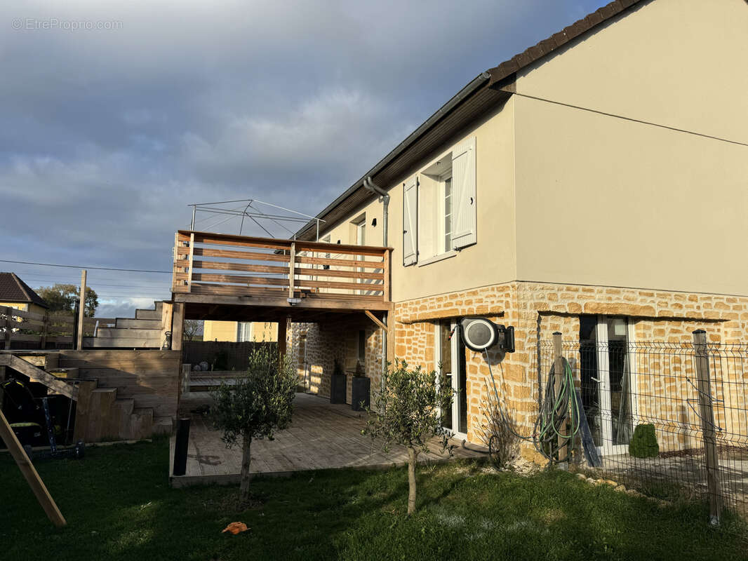 Maison à SAINT-COSME-EN-VAIRAIS